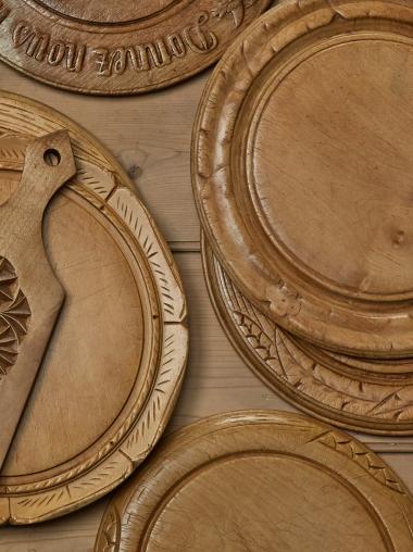 Old Wooden Bread Boards & Knives