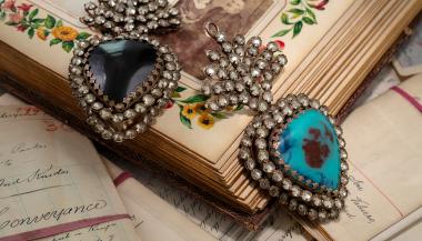 Jewelled Opening Hearts